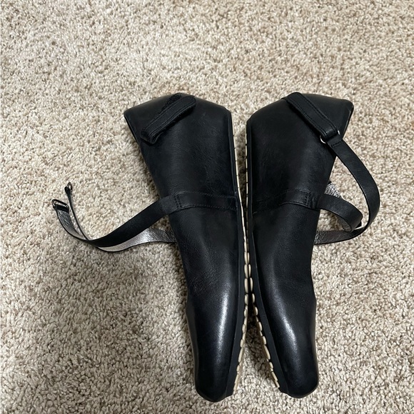 Tsubo black leather wedge kitten heel size 6 with criss crossed strap - Picture 2 of 6